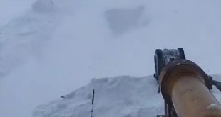 Kağızman-Ağrı kara yolu kar ve tipiden kapandı