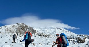 Dondurucu soğukta 4 gün boyunca Ağrı Dağı'na tırmandılar