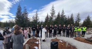 Başkan Zelyurt, Doğanşehir'de depremde hayatını kaybedenlerin mezarlarını ziyaret etti