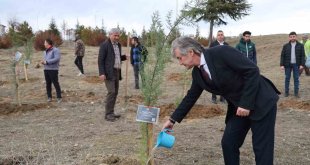 Depremde hayatını kaybeden öğrenciler anısına fidan dikildi