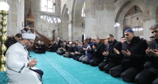 Bitlis'te depremde hayatını kaybedenler için mevlit okutuldu