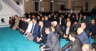 Bitlis'te Miraç Kandilinde depremde hayatını kaybedenler için mevlit okutuldu