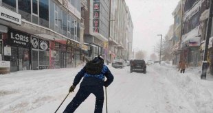 Ardahan'da sokakta kayak keyfi