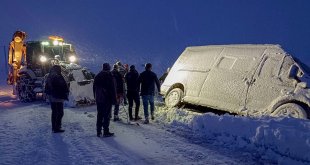 Van'da karla mücadele çalışması sürüyor