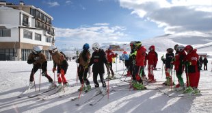 Alp Disiplini 1. etap yarışları Hakkari'de başladı