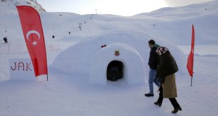 Hakkari'de jandarma personelinin yaptığı iglolar ilgi odağı oldu