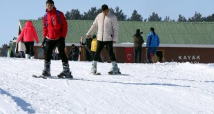 Yalnızçam Kayak Merkezi'nde hafta sonu yoğunluğu yaşandı