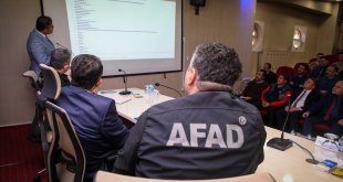 Hakkari'de depreme karşı hazırlık çalışmaları değerlendirildi