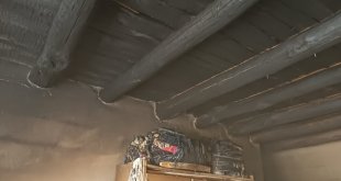 Hakkari'de bir evde çıkan yangın hasara neden oldu