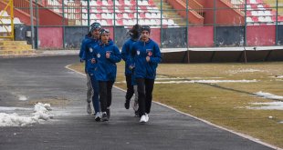 Atletizme gönül veren Van'ın yarışçı kızları, Kenya'da altın madalya için yarışacak