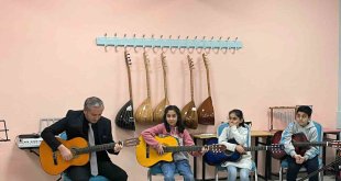 Ağrı Milli Eğitim Müdürü Kökrek, "Yetenek Sende Keşfet" projesi kapsamında öğrencileri ziyaret etti