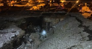 Ardahan'da kar nedeniyle çatısı çöken ahırdaki 2 büyükbaş hayvan telef oldu