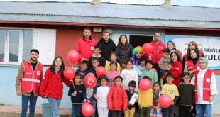 Kızılay'dan Eleşkirt'teki öğrencilere sürpriz ziyaret