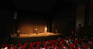 İpekyolu'nda 'Şahidimiz Anadolu' oyunu sahnelendi