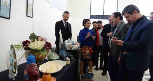 Van'da seramik ve çini sergisi