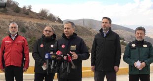 Bakan Yerlikaya, 'Erzincan maden sahasında güvenli çalışma imkanı sağlanıncaya kadar arama faaliyetlerine ara veriyoruz'
