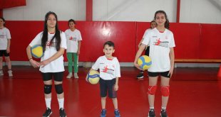 "Fabrika"da yetişen voleybolcuların hedefi milli takım