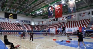 Ağrı'da Gençler Badminton Grup müsabakaları başladı