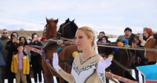 Dünya şampiyonu milli patenciden Çıldır Gölü'nde gösteri