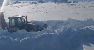 Muradiye'de kapanan yollar ulaşıma açıldı