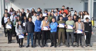 Yüksekova'da model uçak kursuna katılan öğrencilere sertifika verildi