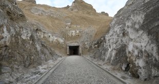 Yer altındaki tuz mağaraları, kışın da turistlerin ziyaret rotasında oluyor