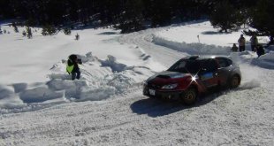 Kars'ta rallicilerin karla sınavı