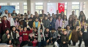 Kars'ta okullar arası satranç turnuvası sona erdi