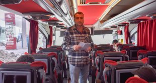 Bitlisivil polis, yolcu olarak bindiği otobüste trafik denetimi yaptı