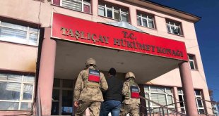 Ağrı'da çeşitli suçlardan aranan 6 firari yakalandı