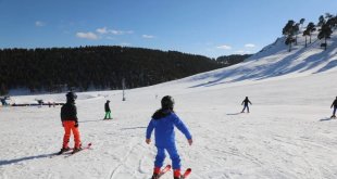 Karslı çocuklar kayak kaymayı öğrendi