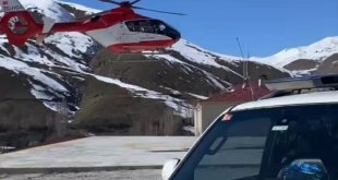 Bahçesaray'da düşmeye bağlı travma tehlikesi olan hasta ambulans helikopterle hastaneye sevk edildi