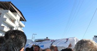 Vanlı kardeşler nişan için gittikleri İzmir'de trafik kazasında hayatını kaybetti