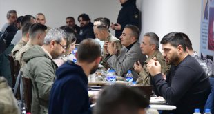 Ardahan Valisi Çiçek, jandarma personeliyle iftar yaptı: