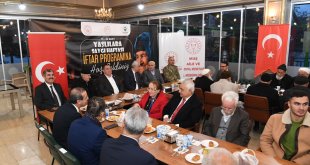 Muş'ta yaşlılar iftarda buluştu