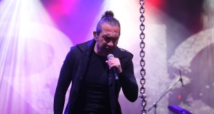 Şarkıcı Kıraç Iğdır'da Nevruz Bayramı dolayısıyla konser verdi