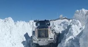 Yüksekova'da karla mücadele çalışması