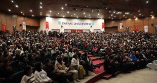 Kars'ta Erdal Akkaya konserine yoğun ilgi