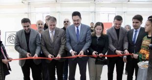 Hamur'da imam hatip okullarının sanat sergisi