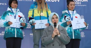 Bakan Göktaş, 20. İşitme Engelliler Kış Olimpiyatları madalya törenine katıldı: