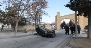 Erzurum'da takla atan otomobilin sürücüsü, kazayı yara almadan atlattı