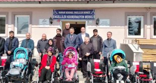 Hakkari'de bedensel engellilere sandalye desteği