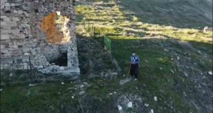 Elazığ'da ilk defa dron gören vatandaşın tavırları tebessüm ettirdi