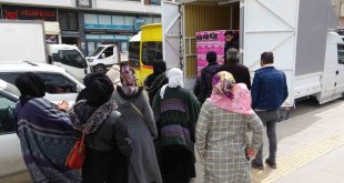 Vanlı iş adamından bin aileye Ramazan yardımı