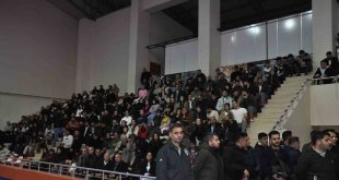 Bulanık'ta 'Kurumlar Arası Voleybol Turnuvası' sona erdi