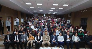 Çukurca'da öğretmenler arası bilgi yarışması düzenlendi