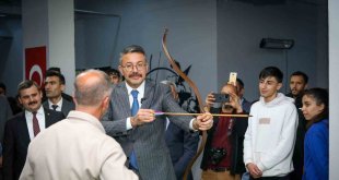 Vali Çelik, Çukurca'da okçuluk kulübü açtı