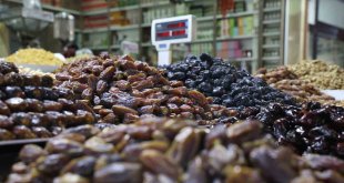 Elazığ'da Ramazan'ın vazgeçilmezi hurma tezgahlardaki yerini aldı