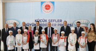 Ağrı'da kırsaldaki öğrenciler mutfakta pizza yapmayı öğreniyor