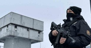 Yüksekova kadın polisleriyle emniyette